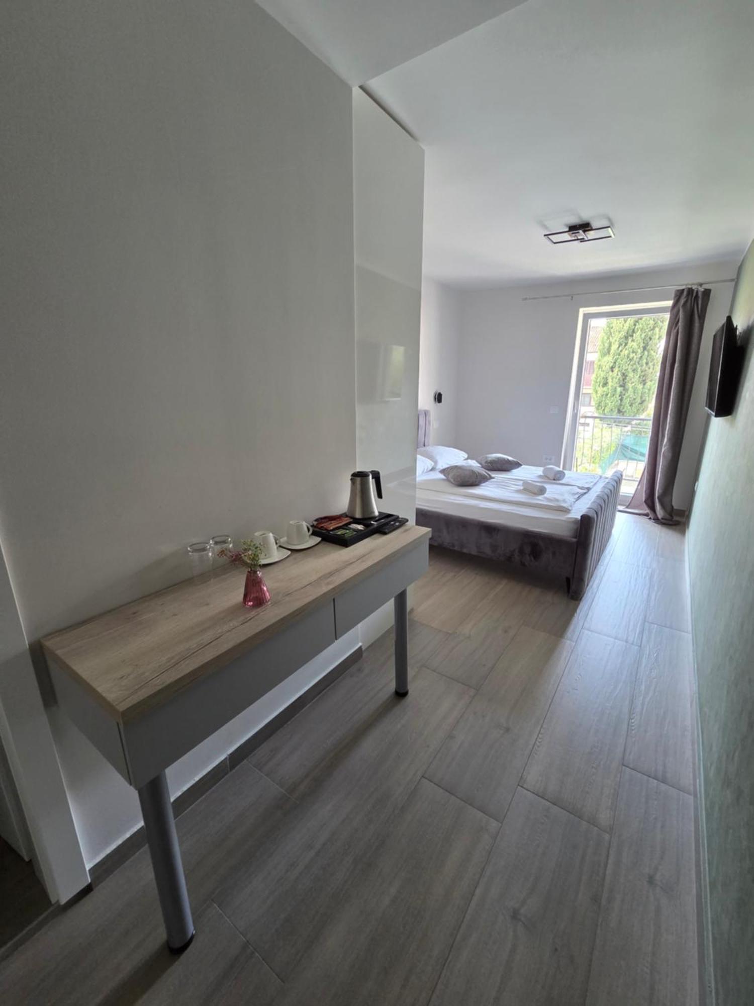 H&H Rooms Rovinj - Adults Only Esterno foto